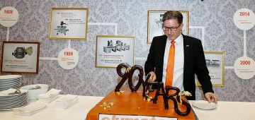 90 lat elumatec